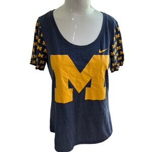 University of Michigan U of M Nike swosh front, sleeve, back hit scoop neck sz m